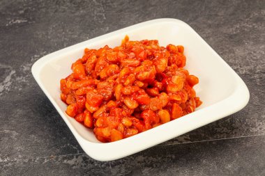 Domates soslu ve biberli fırında böbrek.