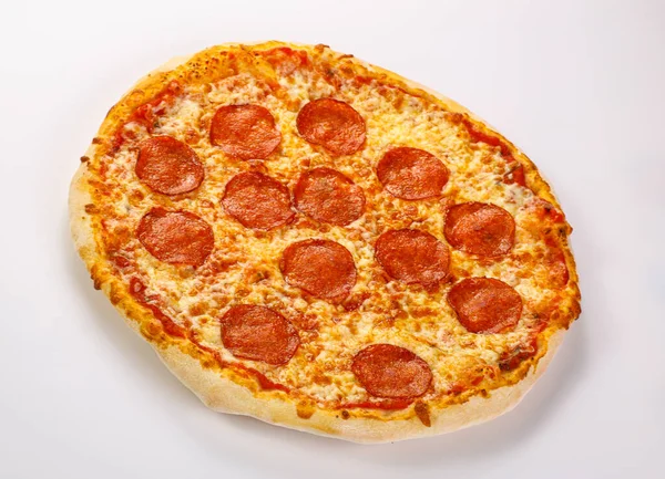 Pizza Tradicional Italiana Com Salsichas Pepperoni — Fotografia de Stock