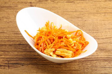 Havuçlu ve baharatlı Kore soya kuşkonmazı.