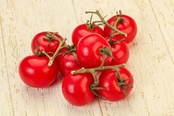 Süße Reife Leckere Kirschtomate Auf Dem Zweig — Stockfoto