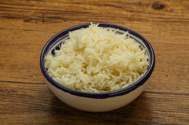 Buharda pişmiş Hint basmati pilavı.