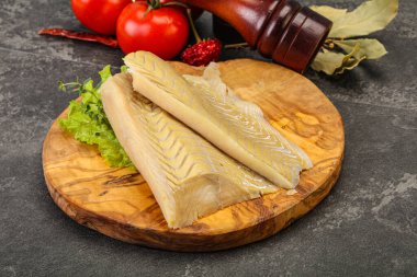 Pişirmek için çiğ balık filetosu