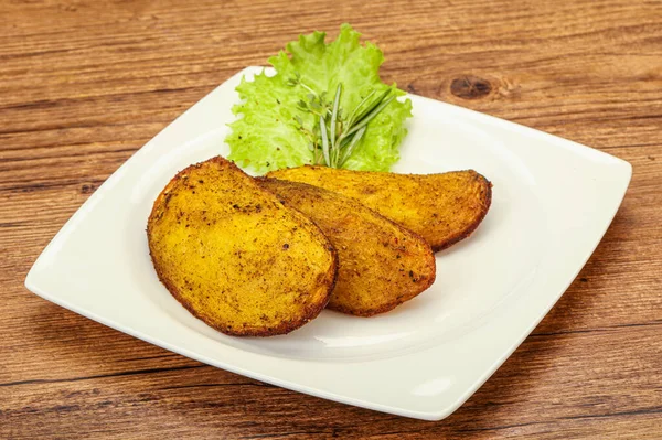 Batata Assada Com Ervas Especiarias Servidas Alecrim — Fotografia de Stock