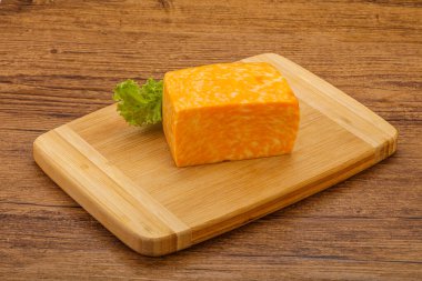 Sütlü mermer peynir tuğlası.