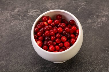 Tatlı ve lezzetli organik yaban mersini kasede