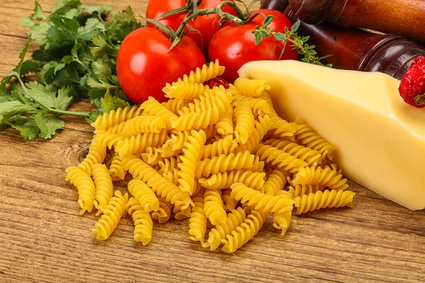 Pasta Italiana Cruda Girandole Cottura Verdure Servite — Foto Stock