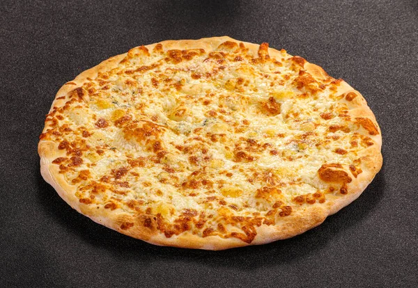 Italiaanse Traditionele Pizza Met Vier Kazen — Stockfoto