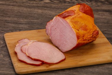 Baharatlı ve otlu füme domuz aslanı.