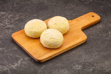 Çiğ patates ezmesi - doldurulmuş patates pirzolası - pişirmek için.