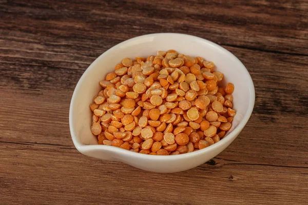 ボウルに調理のための乾燥エンドウ豆 — ストック写真