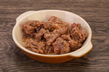 Kavanozda baharatlı geyik güveci