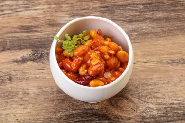 Domates sosunda çeşitli böbrekler pişirdim.