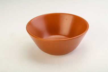 Mutfak için renkli boş kase izole