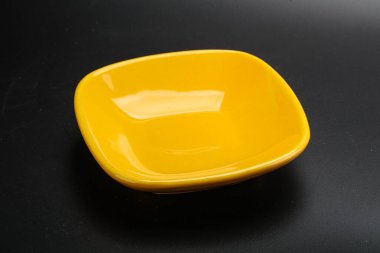 Mutfak için renkli boş kase izole