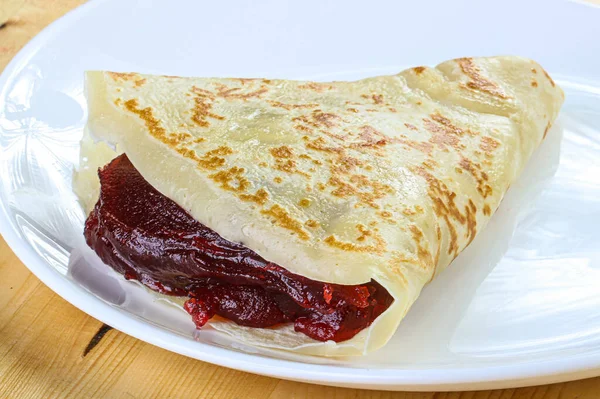 Delikater Süßer Pfannkuchen Mit Fruchtmarmelade — Stockfoto