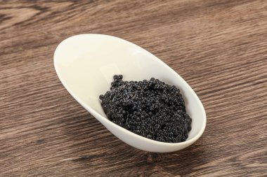 Lüks balık, kâsede siyah havyar.