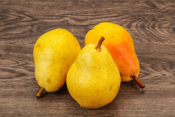 Frische Süße Gelbe Birne Über Dem Hintergrund — Stockfoto