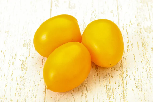 Few Yellow Ripe Tasty Tomatoes Vegetables — Stock Photo, Image