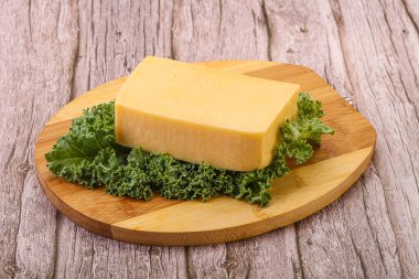 Lezzetli sarı Tilsiter peyniri.