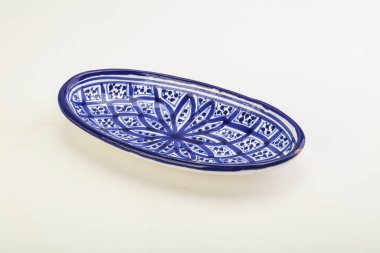 Mutfak için renkli boş kase izole