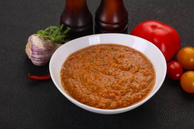 Meşhur İspanyol soğuk domates çorbası.