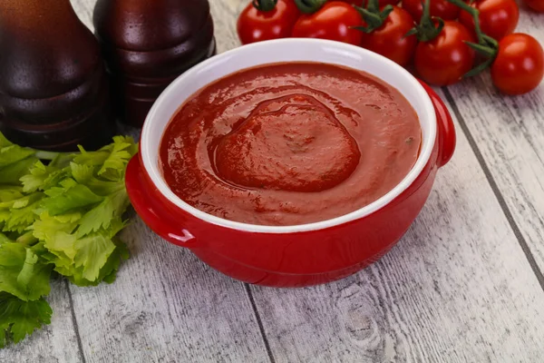 Śródziemnomorska Zupa Pomidorowa Bazylią Przyprawami — Zdjęcie stockowe