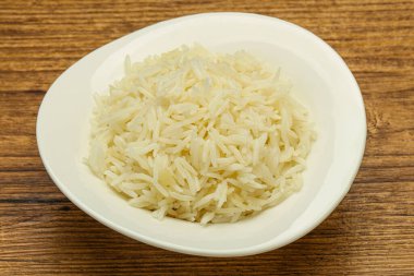 Buharda pişmiş Hint basmati pilavı.