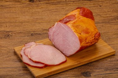 Baharatlı ve otlu füme domuz aslanı.