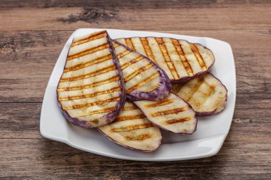 Izgara graffiti yumurta dilimleri ve zeytinyağı.