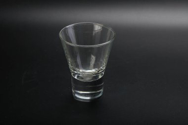 Asma ya da su için boş bardak