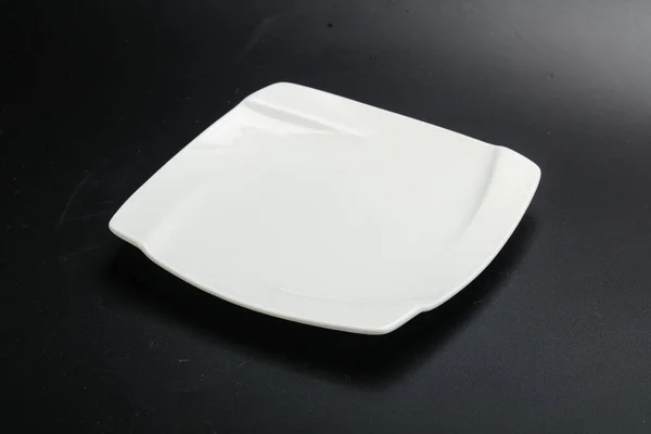 隔离使用的白色空盘子 — 图库照片