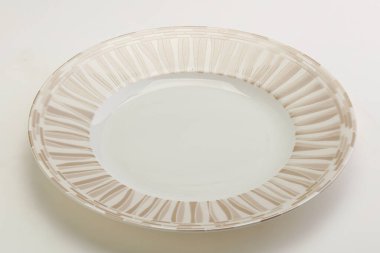 Mutfak için boş renk tabağı izole edildi