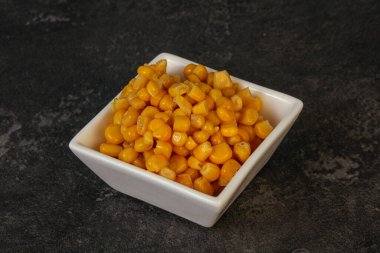 Tatlı salamura mısır tohumları kasede