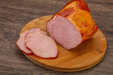 Baharatlı ve otlu füme domuz aslanı.