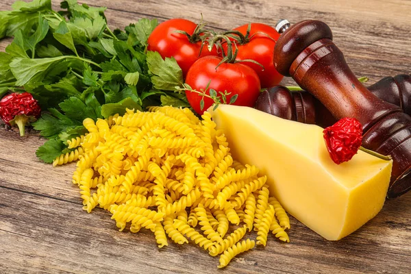 Rohe Italienische Nudeln Fusilli Zum Kochen Mit Gemüse — Stockfoto