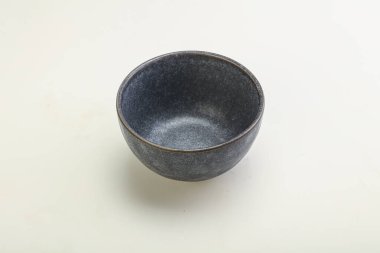 Mutfak için renkli boş kase izole