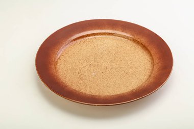 Mutfak için boş renk tabağı izole edildi