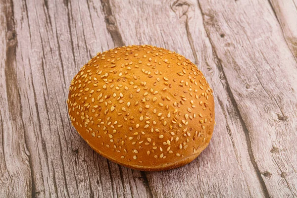 Pão Hambúrguer Fresco Com Sementes Gergelim — Fotografia de Stock