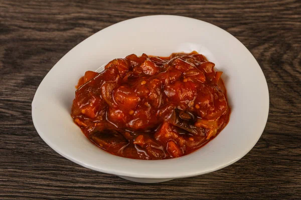 Lecker Sautierte Auberginen Mit Tomaten Und Kräutern — Stockfoto