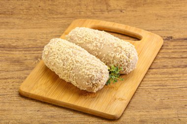 Fırında pişmemiş tavuk pirzolası.