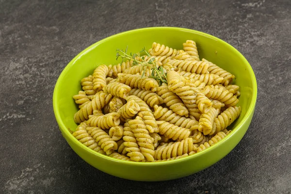 Pasta Italiana Fusilli Pesto — Foto Stock