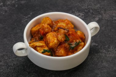 İstiridye soslu tavuk ve sebzeli kişniş.