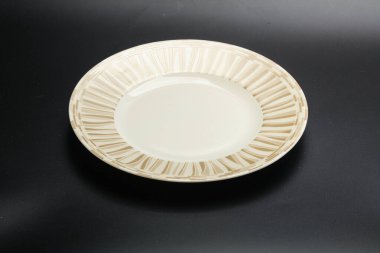 Mutfak için boş renk tabağı izole edildi