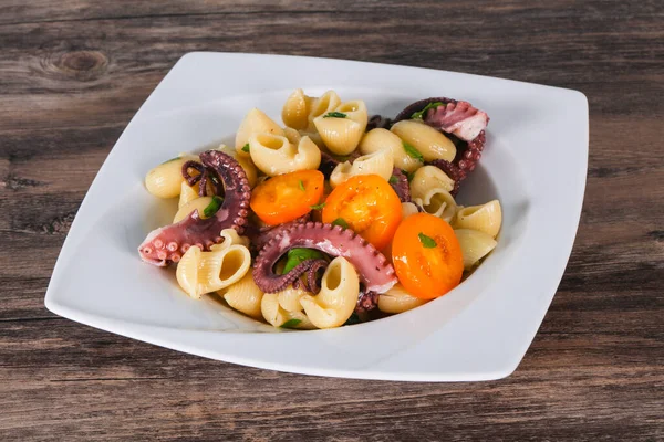 Pasta Con Polpo Prezzemolo Pomodori Gialli — Foto Stock