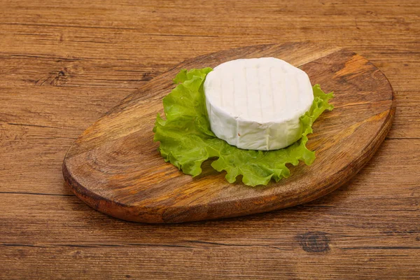 Delicioso Tradicional Brie Rodada Queijo Macio — Fotografia de Stock
