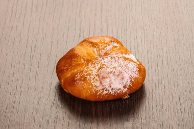 Şekerli sıcak çörek.