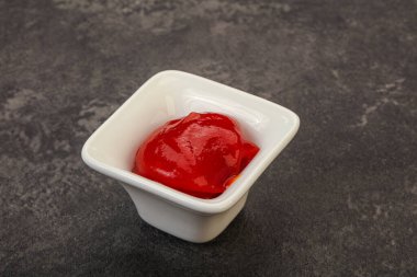 Lezzetli domates ketçapı kasede