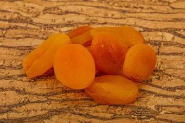 Tatlı, sarı, kurutulmuş kayısı yığını