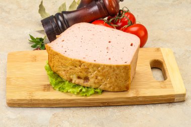 Ev yapımı geleneksel rulo köfte.