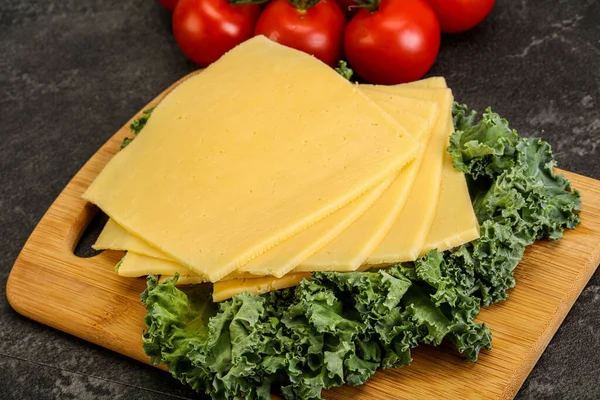 Dilimlenmiş Gauda Peyniri — Stok fotoğraf